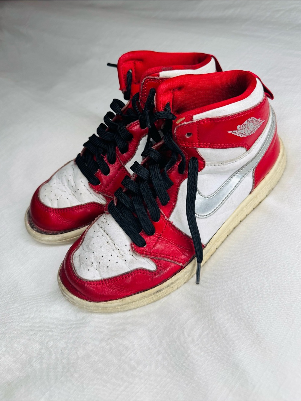 NIKE AIR JORDAN 1 Kids High-Top Basketball Sneakers Red/White/Silver, size 2.5Y